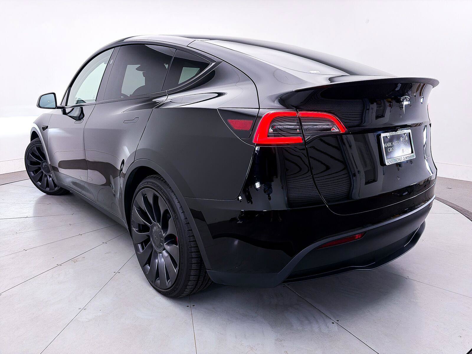 Used 2023 Tesla Model Y Performance AWD/4WD image 2