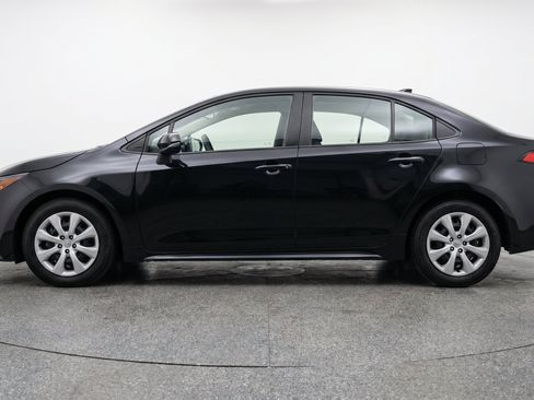 Used 2025 Toyota Corolla LE FWD image 5