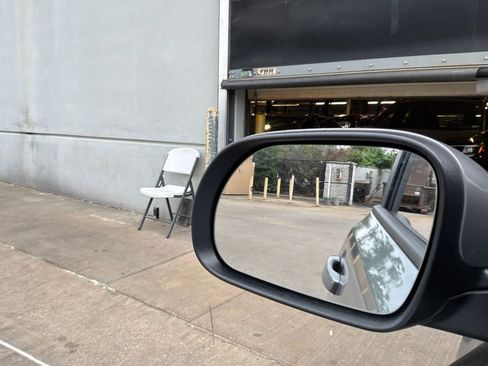 Used 2025 Kia Soul LX w/ LX Technology Package FWD image 17