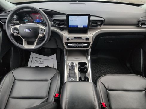 Used 2024 Ford Explorer XLT w/ Equipment Group 202A image 9