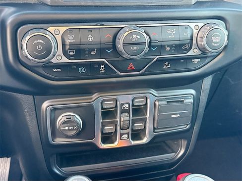 Used 2022 Jeep Wrangler Unlimited Sahara w/ Cold Weather Group image 17