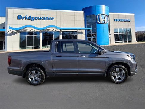 Used 2025 Honda Ridgeline TrailSport image 7