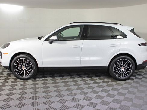Used 2025 Porsche Cayenne image 2