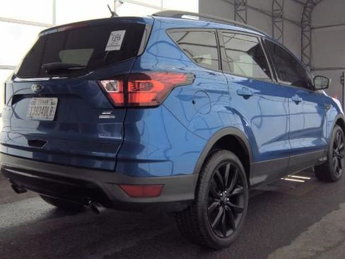 Used 2019 Ford Escape SE image 2