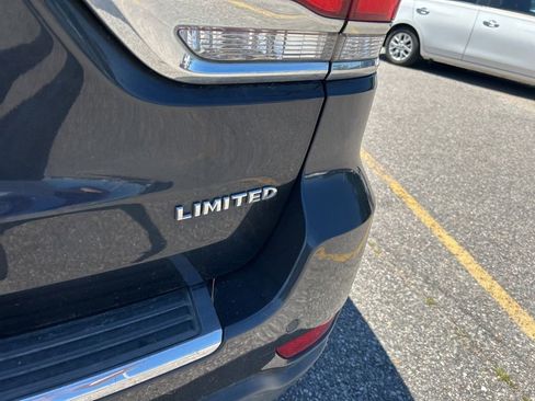Used 2014 Jeep Grand Cherokee Limited w/ Trailer Tow Group IV AWD/4WD image 4