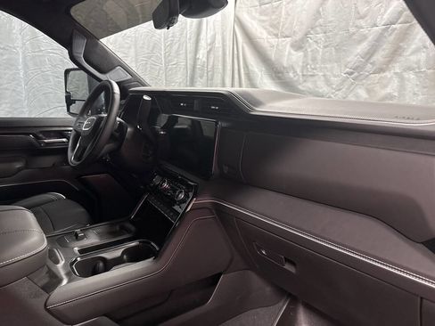 Used 2025 GMC Sierra 2500 AT4X image 14