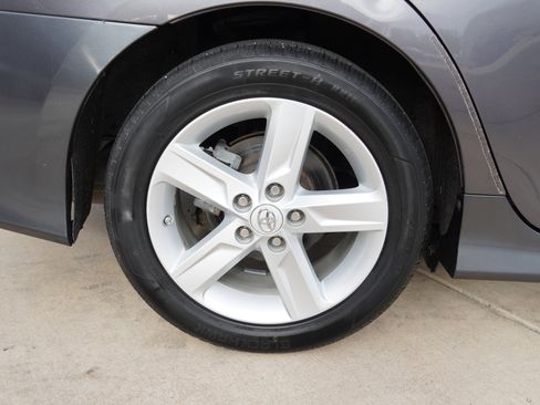 Used 2013 Toyota Camry SE image 11