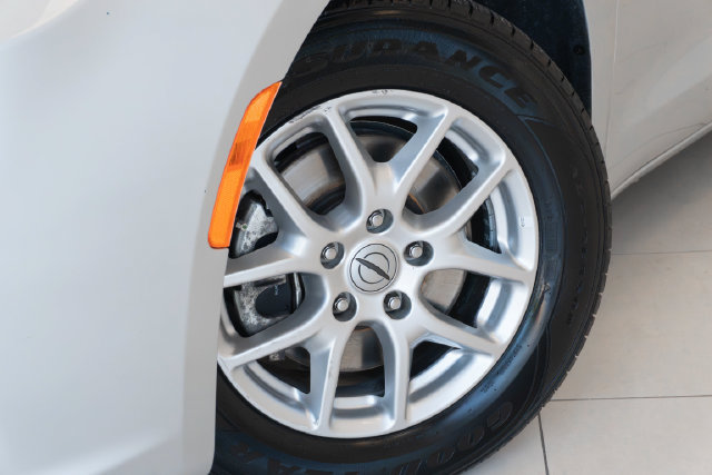 Used 2024 Chrysler Pacifica Touring-L FWD image 2