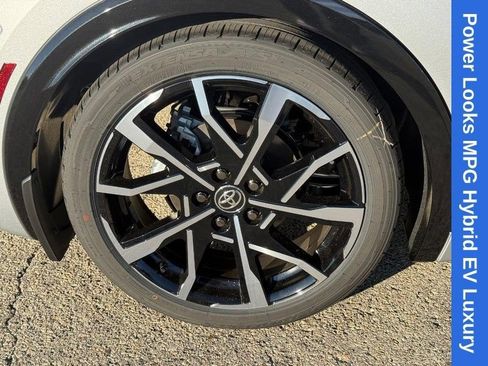 New 2026 Toyota Prius Plug-In Hybrid FWD image 4