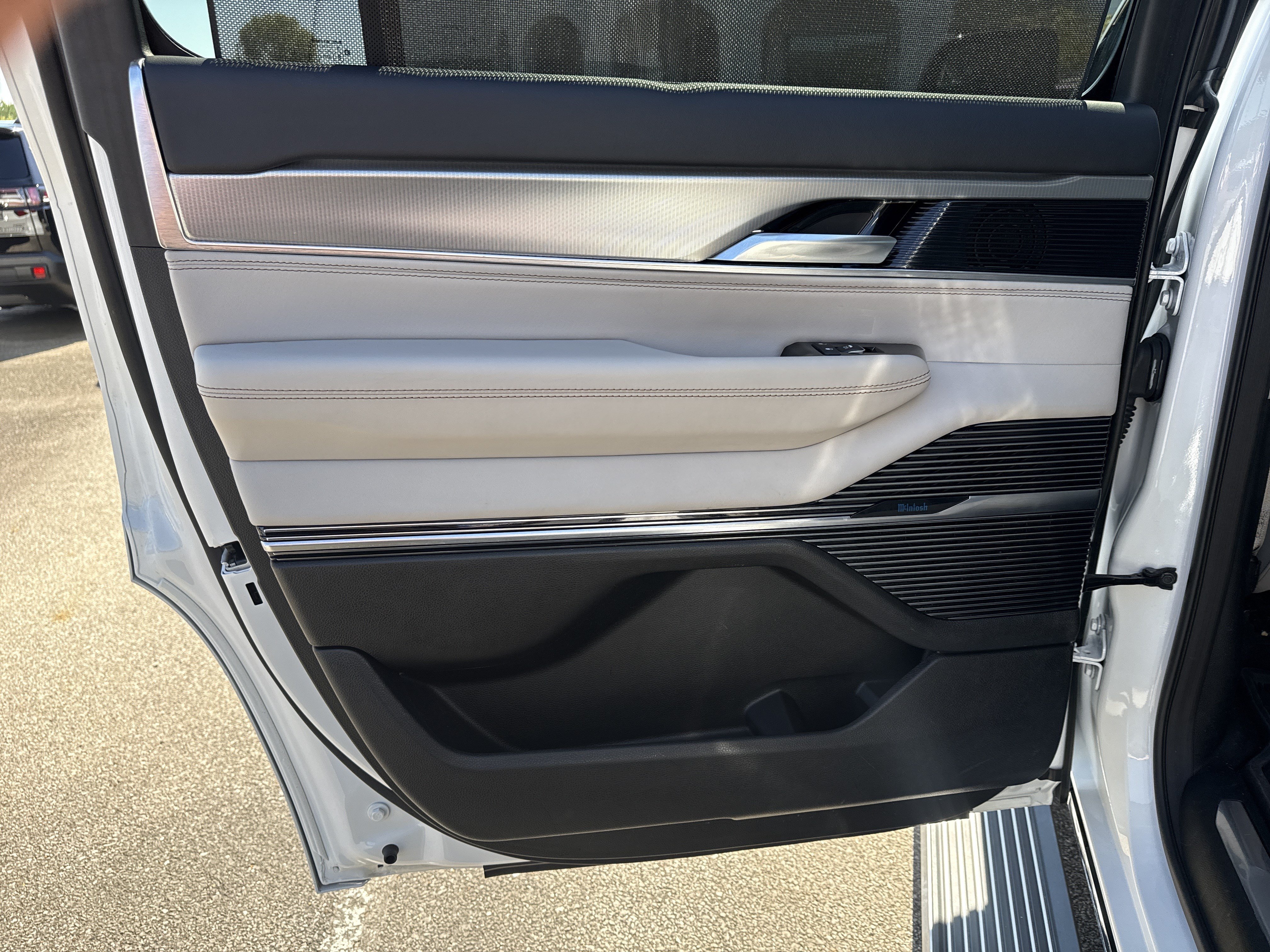 Used 2023 Jeep Grand Wagoneer 4WD image 25