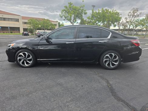 Used 2017 Honda Accord EX-L image 9