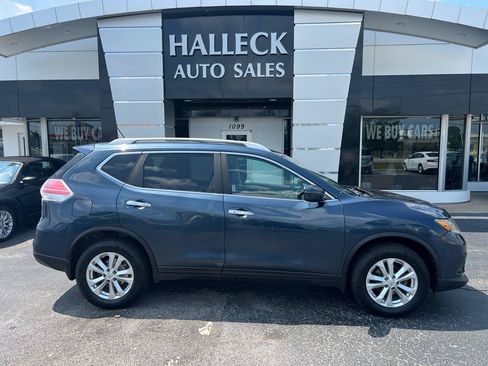 Used 2016 Nissan Rogue SV FWD image 1