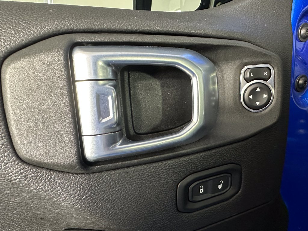 Used 2022 Jeep Gladiator Overland w/ Cold Weather Group AWD/4WD image 23