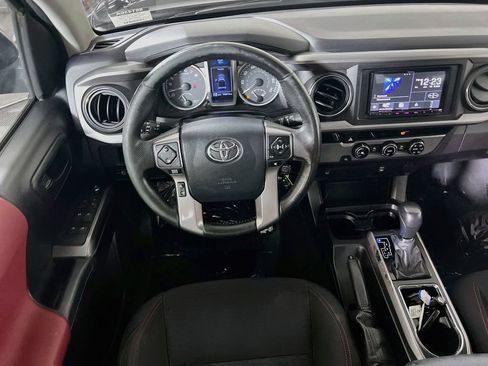 Used 2016 Toyota Tacoma SR5 RWD image 19