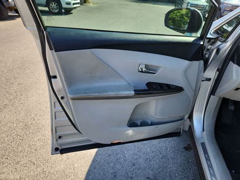 Used 2011 Toyota Venza w/ Convenience Pkg FWD image 16