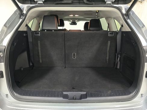 Used 2021 Toyota Highlander XLE image 18