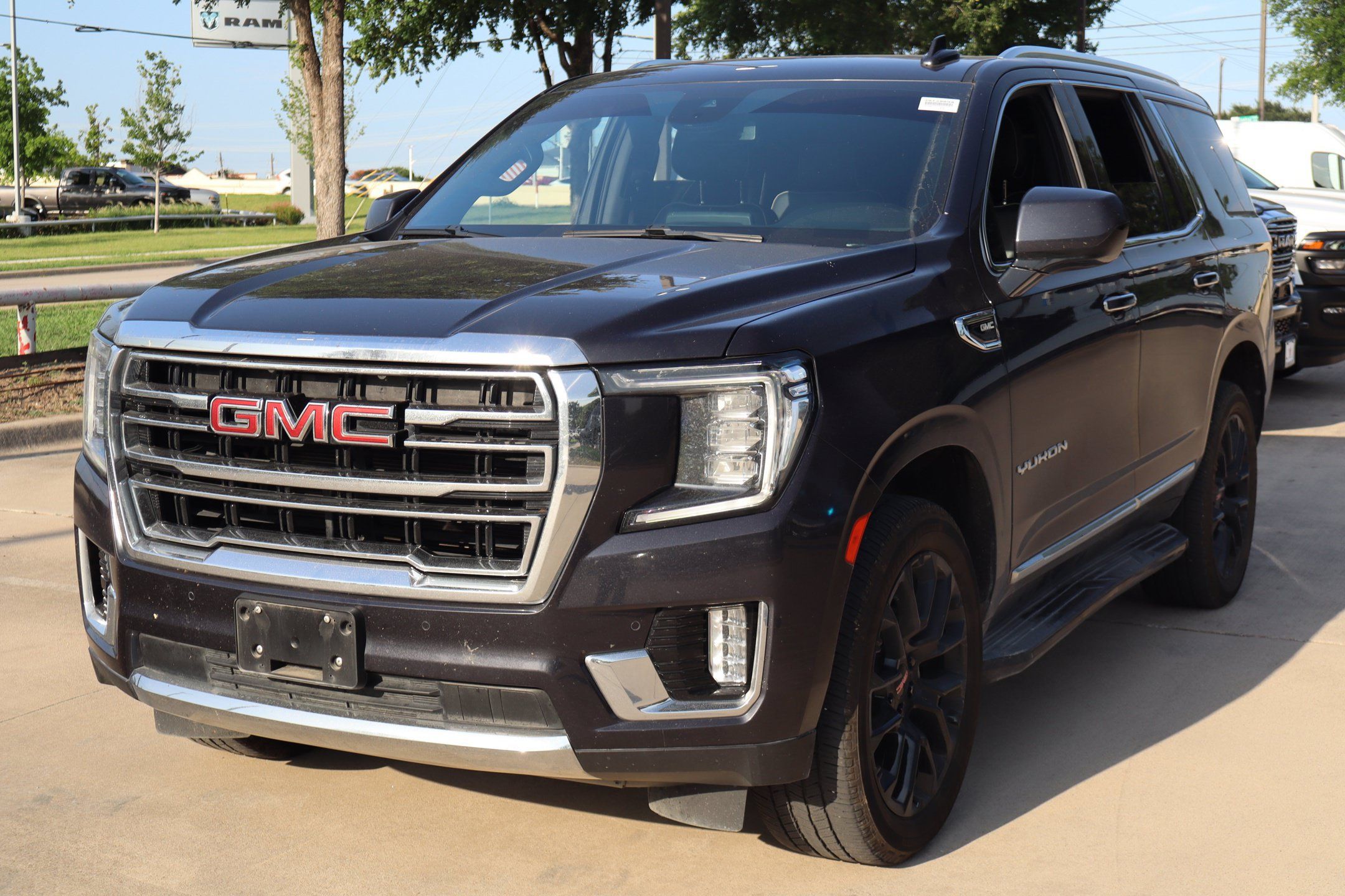 Used 2023 GMC Yukon SLT AWD/4WD image 9