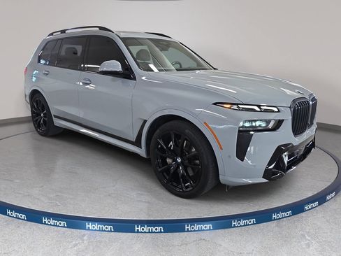 Used 2024 BMW X7 xDrive40i w/ M Sport Package AWD/4WD image 3