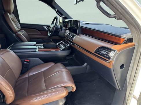 Certified 2023 Lincoln Navigator L Reserve image 22