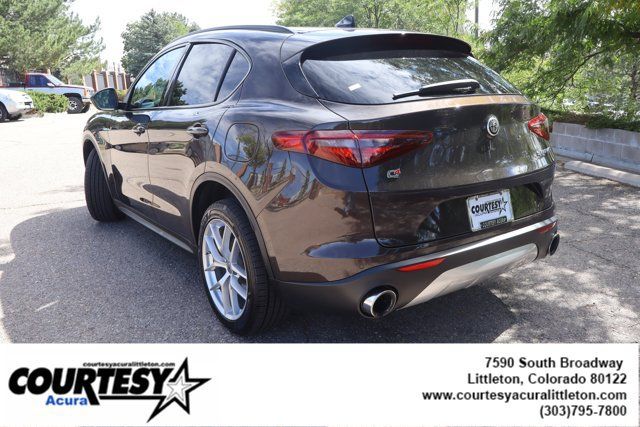 Used 2018 Alfa Romeo Stelvio Sport w/ Quick Order Package 22J Sport AWD/4WD image 4