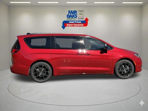 New 2026 Chrysler Pacifica Select w/ S Appearance Package FWD image 6