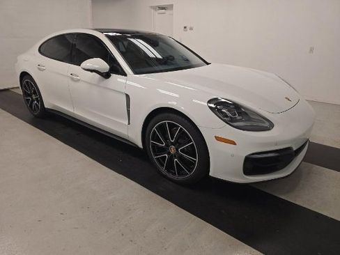 Used 2023 Porsche Panamera Platinum Edition image 3