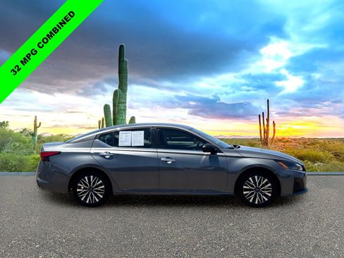 Used 2025 Nissan Altima 2.5 SV FWD image 6
