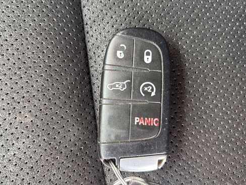 Used 2021 Jeep Grand Cherokee Laredo X AWD/4WD image 35