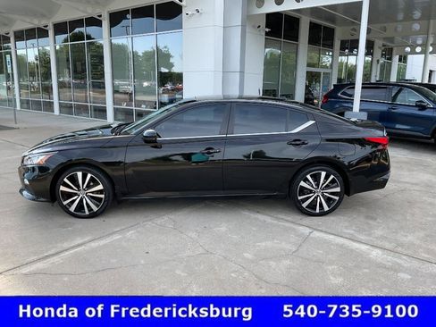 Used 2021 Nissan Altima 2.5 SR w/ SR Premium Package AWD/4WD image 2