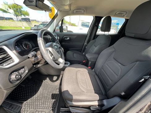 Used 2020 Jeep Renegade Latitude w/ Cold Weather Group AWD/4WD image 19