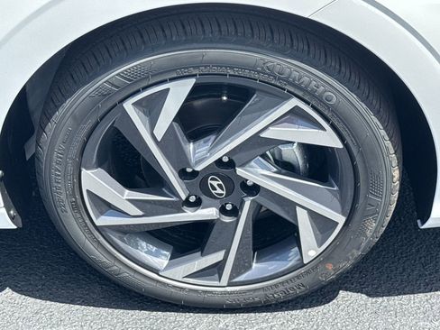 New 2025 Hyundai Elantra Sport image 12