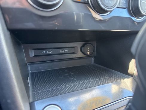 Used 2021 Volkswagen Tiguan SE image 37