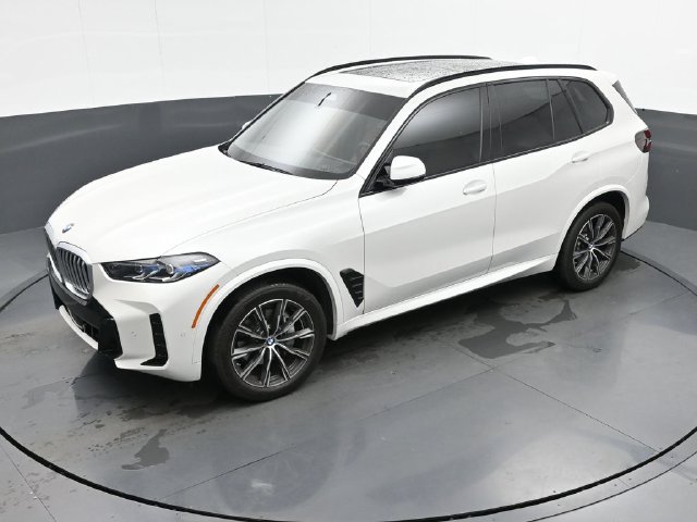 Used 2025 BMW X5 xDrive40i w/ M Sport Package AWD/4WD image 49