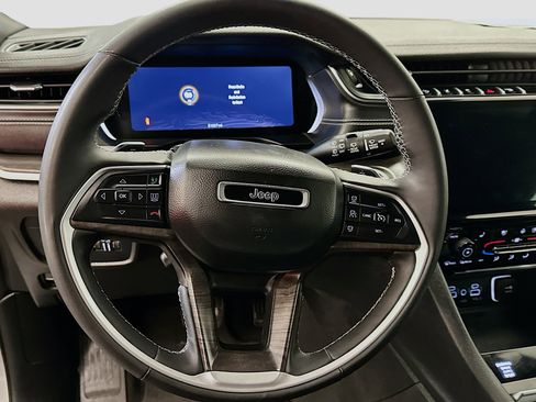 Used 2024 Jeep Grand Cherokee L Limited w/ Luxury Tech Group II image 18