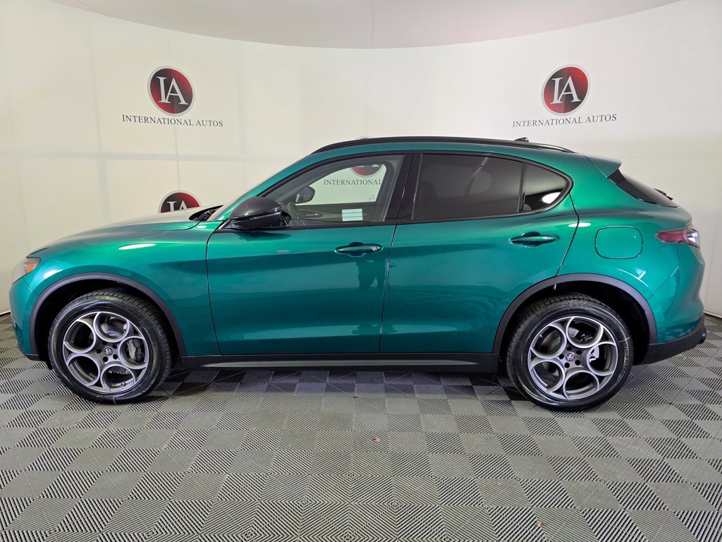 New 2025 Alfa Romeo Stelvio Sprint AWD/4WD image 5