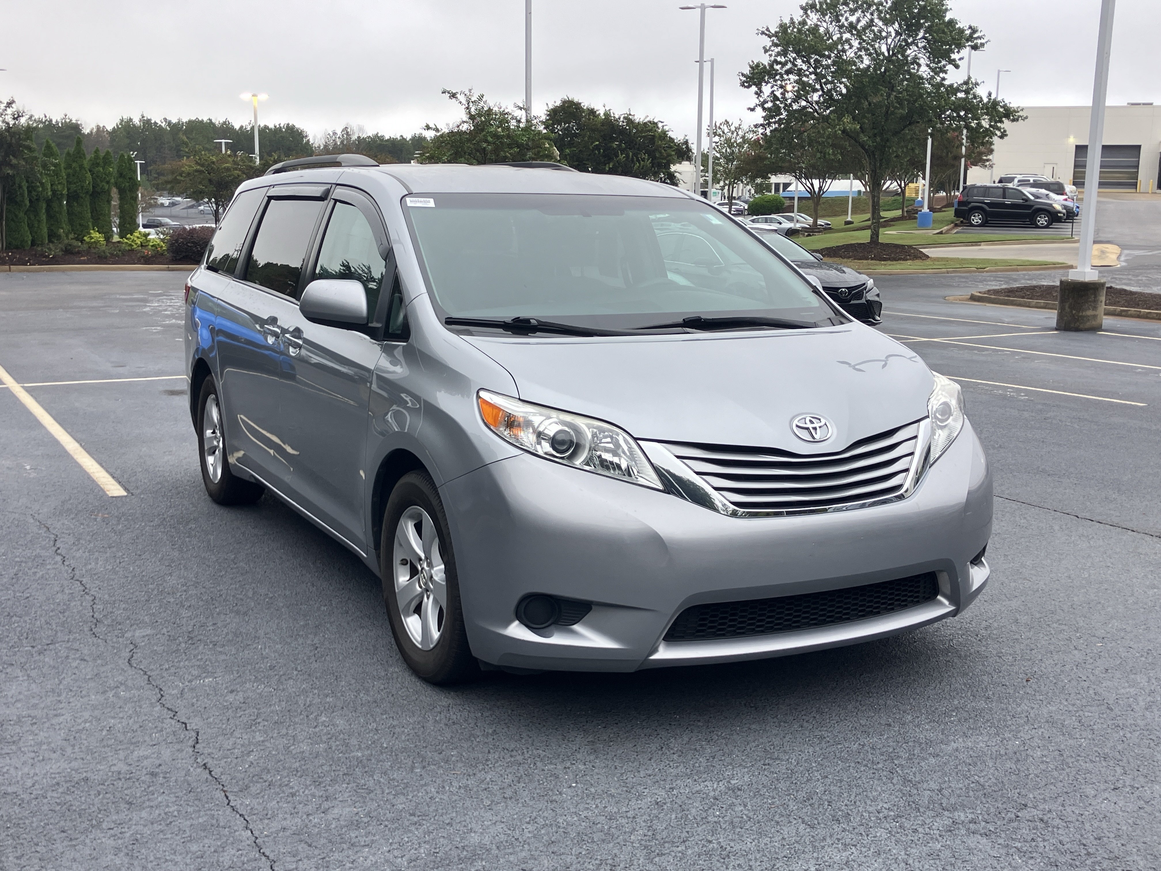 Used 2017 Toyota Sienna LE FWD image 2