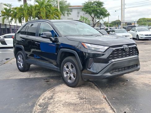 Used 2025 Toyota RAV4 XLE image 5