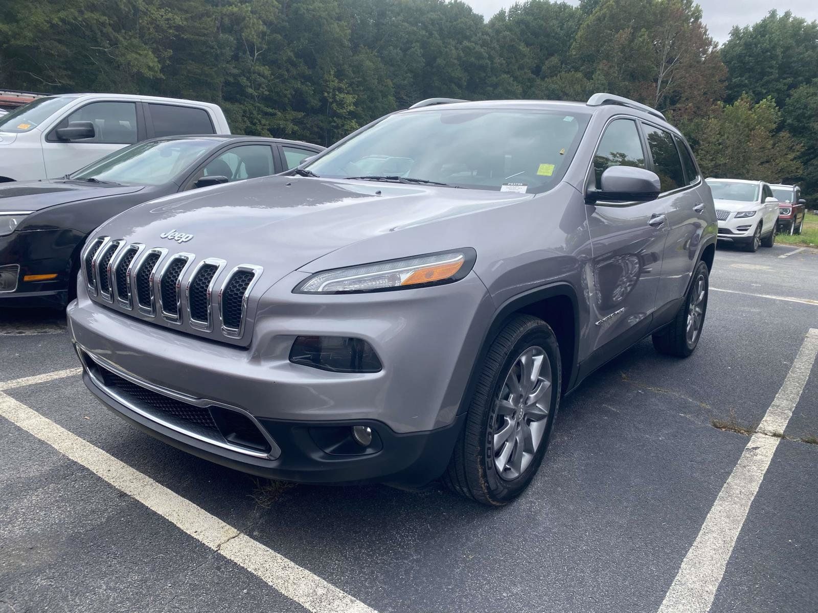 Used 2018 Jeep Cherokee Limited FWD image 3