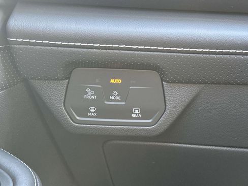 New 2026 Volkswagen Atlas Cross Sport SE image 27