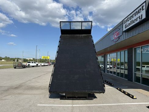 Used 2018 Ford F550 4x4 Regular Cab Super Duty image 6