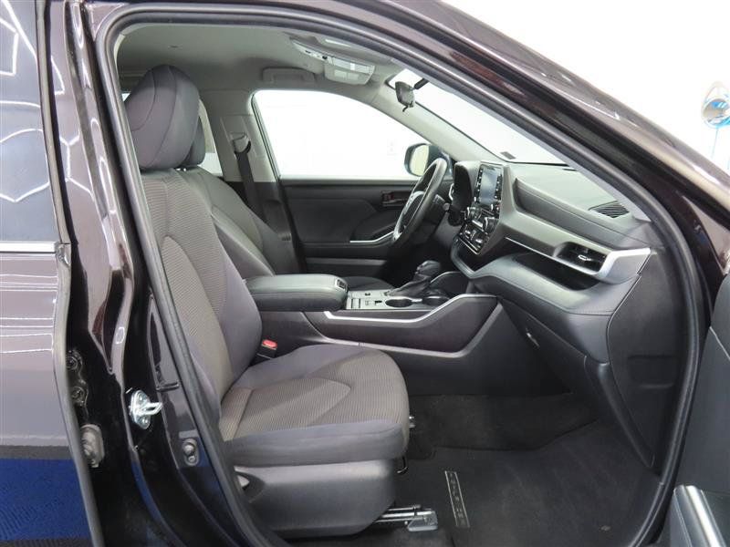 Used 2022 Toyota Highlander L FWD image 32