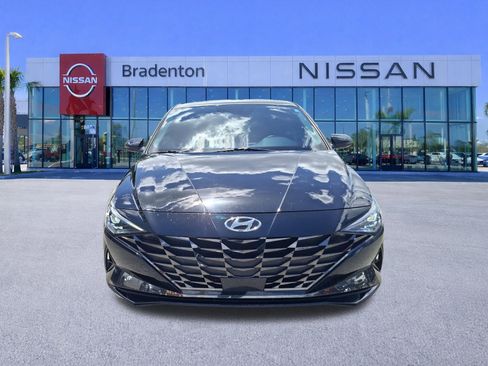 Used 2022 Hyundai Elantra Limited FWD image 2