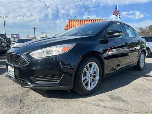 Used 2017 Ford Focus SE image 1
