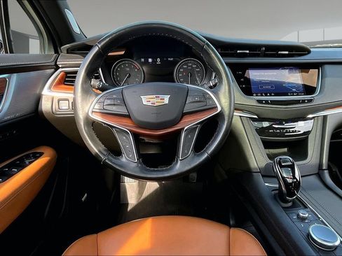Used 2024 Cadillac XT5 Premium Luxury w/ Technology Package AWD/4WD image 5