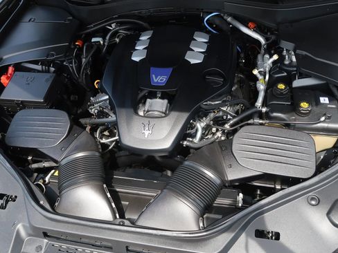 Used 2022 Maserati Levante Modena AWD/4WD image 47