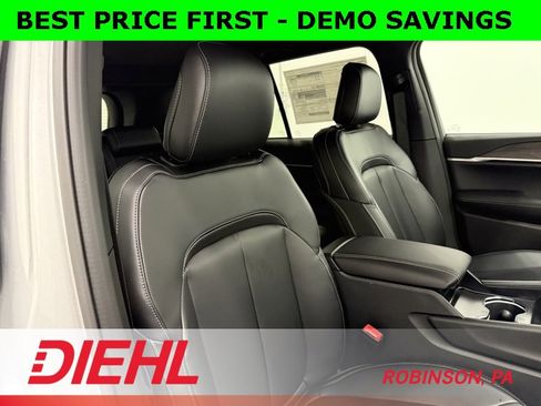 New 2025 Jeep Grand Cherokee Limited w/ Black Appearance Package image 14