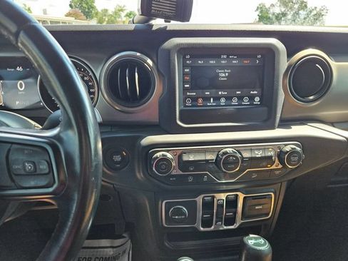 Used 2018 Jeep Wrangler Unlimited Sport S AWD/4WD image 16
