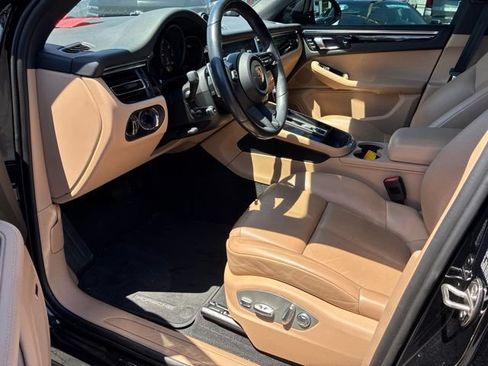 Used 2024 Porsche Macan AWD/4WD image 3