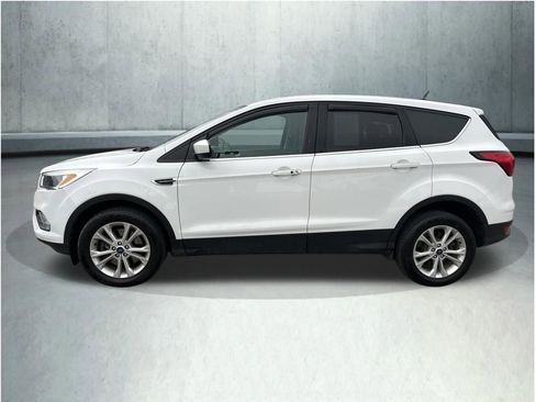 Used 2019 Ford Escape SE image 3