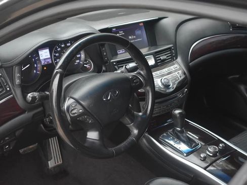 Used 2013 INFINITI M37 w/ Premium Pkg image 9